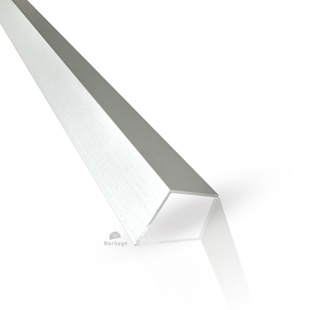 Aluminium L-profil sedd uppifrån med fokus på de släta kanterna och den hållbara ytan