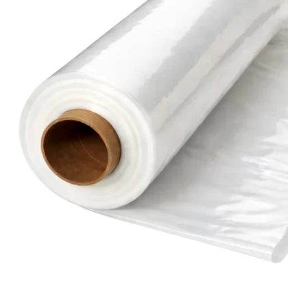 Rull med transparent drivhusplast for dekking av drivhus, slitesterk og UV-bestandig plastfolie.