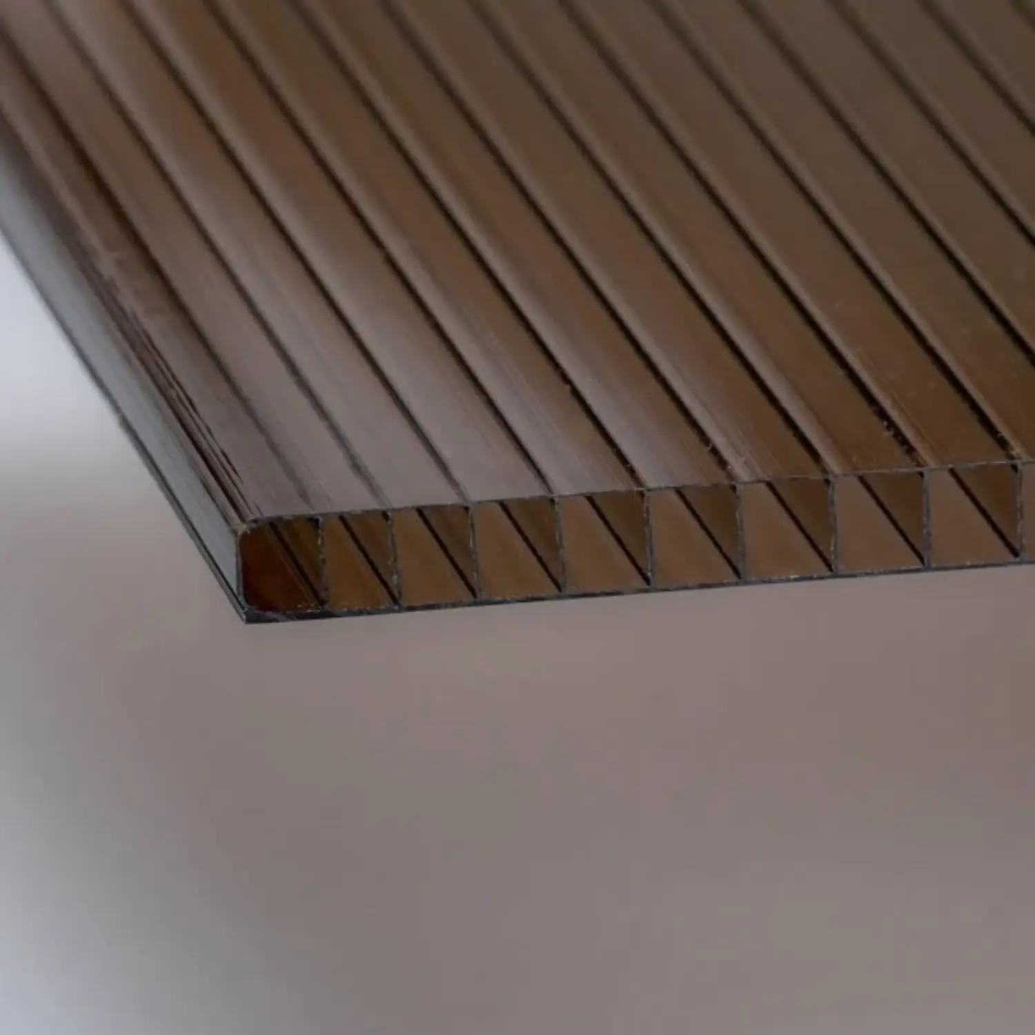 Kanalplastskiva 8 mm Brons – PolyPiù UV-skydd 1500 g/m²